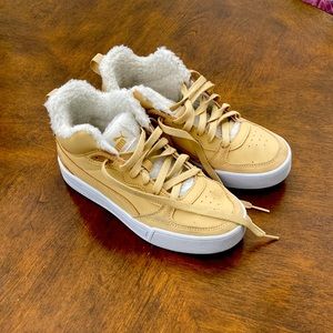 Puma high top with fur shoes
